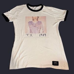 Taylor Swift 1989 Original and Official Tour Merch Tee